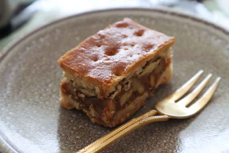 恵那川上屋のくるみ入りキャラメルサンド